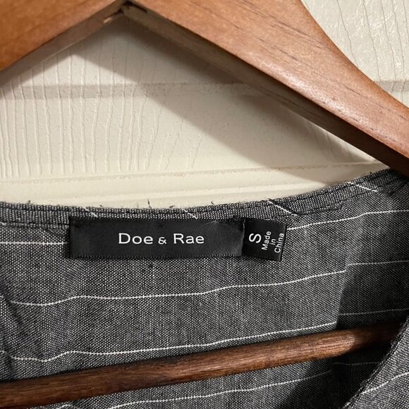 Doe & Rae Womens Gray Linen Cotton Striped Fringe Hem Snap Button Blouse Small - Picture 2 of 7